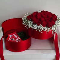 κοκκινα τριανταφυλλα  σε κουτι καπελιερα