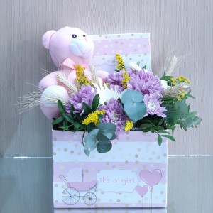Κουτί με λουλούδια για νεογέννητο κοριτσάκι