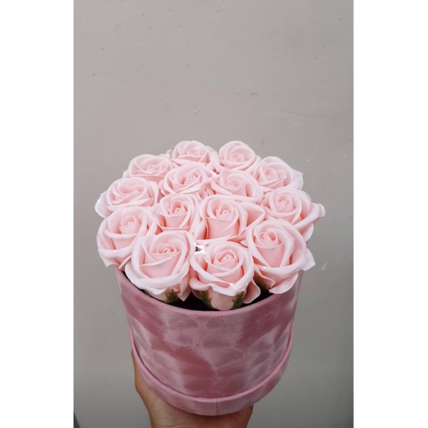 Soap roses σε κουτί ροζ από βελούδο