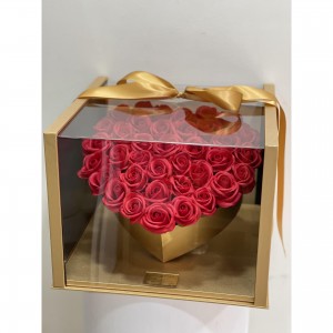 Κουτί χρυσό σε σχήμα καρδιάς plexiglass με τριαντάφυλλα από σαπούνι κόκκινα