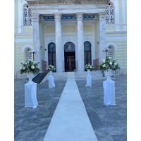 Στολισμός γάμου με λευκούς αμφορείς στον Άγιο Νικόλα Πειραιά