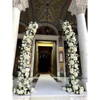 Αγ. Τριάδα -Πειραιάς- Στολισμός με λευκά λουλούδια   Στολισμοί σε Εκκλησία