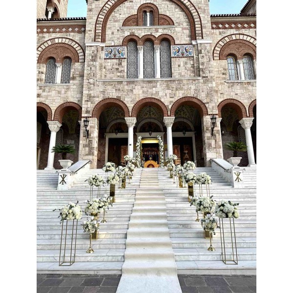 Αγ. Τριάδα -Πειραιάς- Στολισμός με λευκά λουλούδια   Στολισμοί σε Εκκλησία