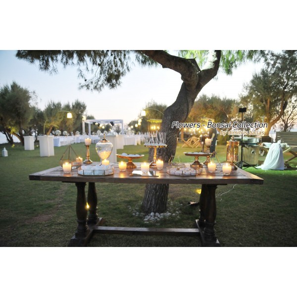 Ιδέες για τραπέζι ευχών γάμου- Τραπέζι ευχών γάμου με χρυσά διακοσμητικά στο Ble Azure