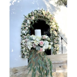 Ιδέες για στολισμό καμάρας γάμου με λουλούδια-Elegant  Διακόσμηση καμάρας γάμου με λευκές ορτανσίες και ροζ τριαντάφυλλα στο Κτήμα Νεφέλες